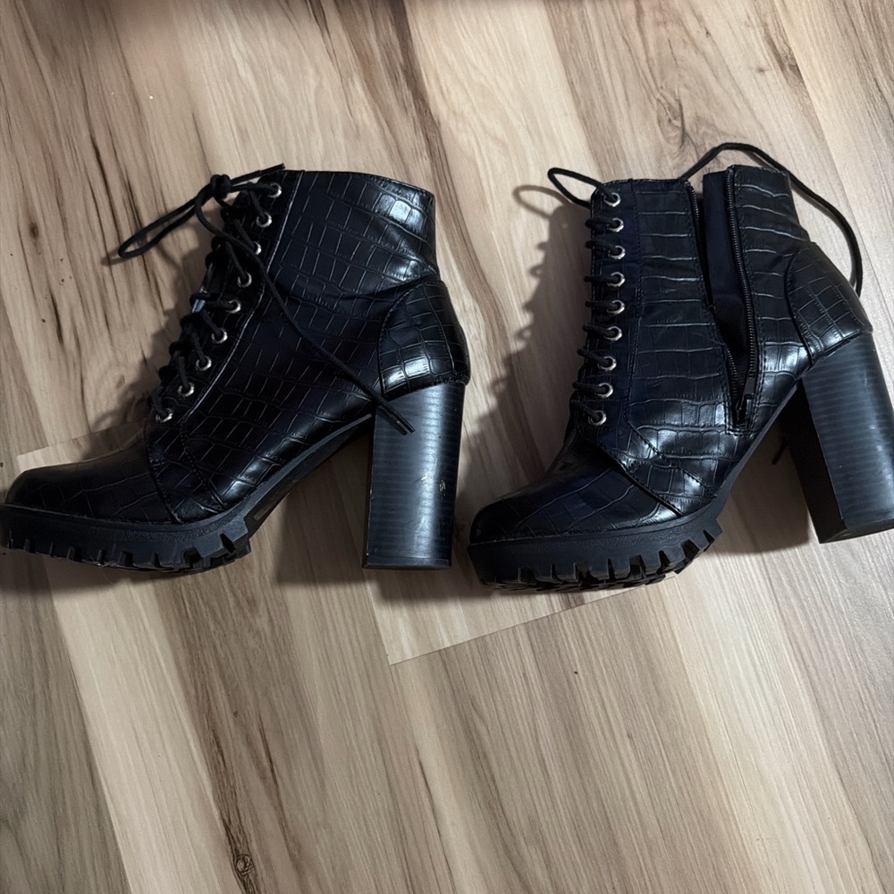 Soda Black Croc-Embossed Lace-Up Chunky Heel Ankle Boots